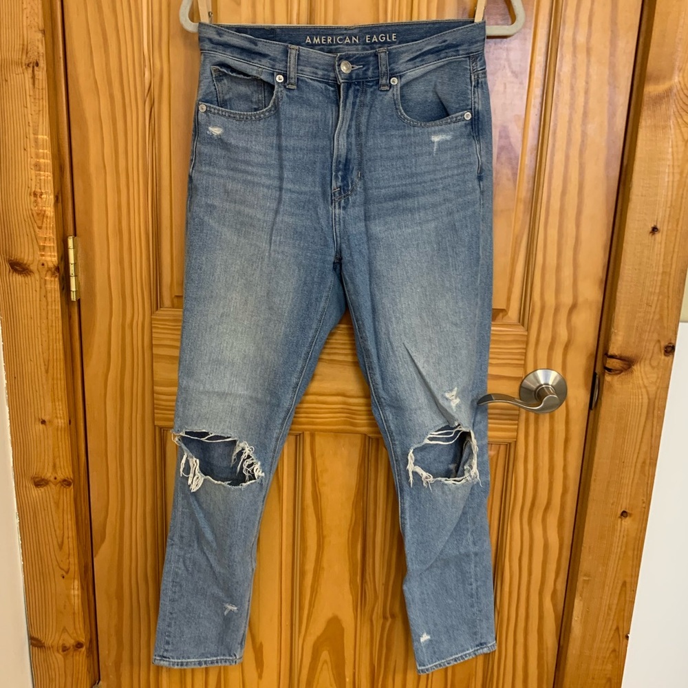 American Eagle distressed jeans! Women’s size 2!